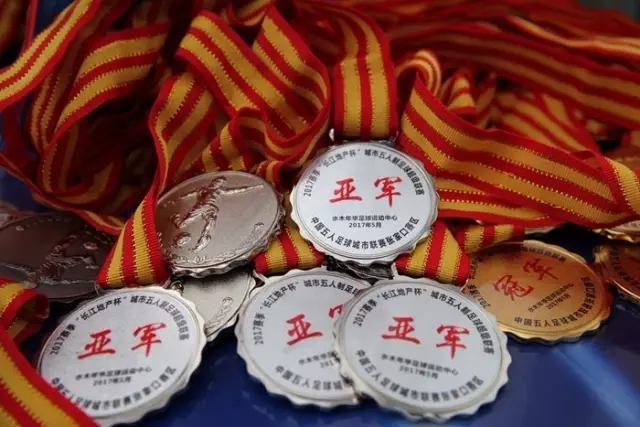 国足备战马来西亚热身赛，邵佳一面临阵容选择